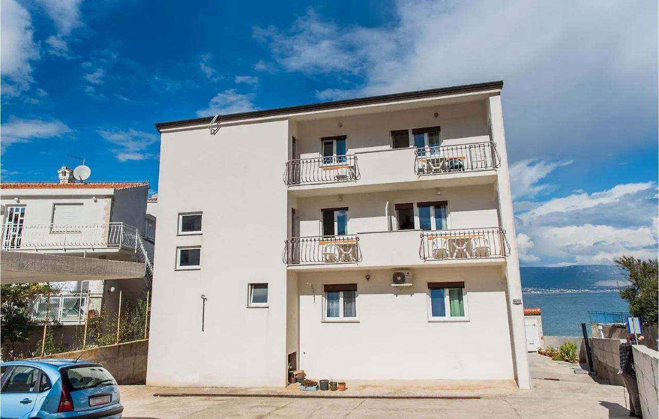 Cozy Apartment In Slatine With Wifi