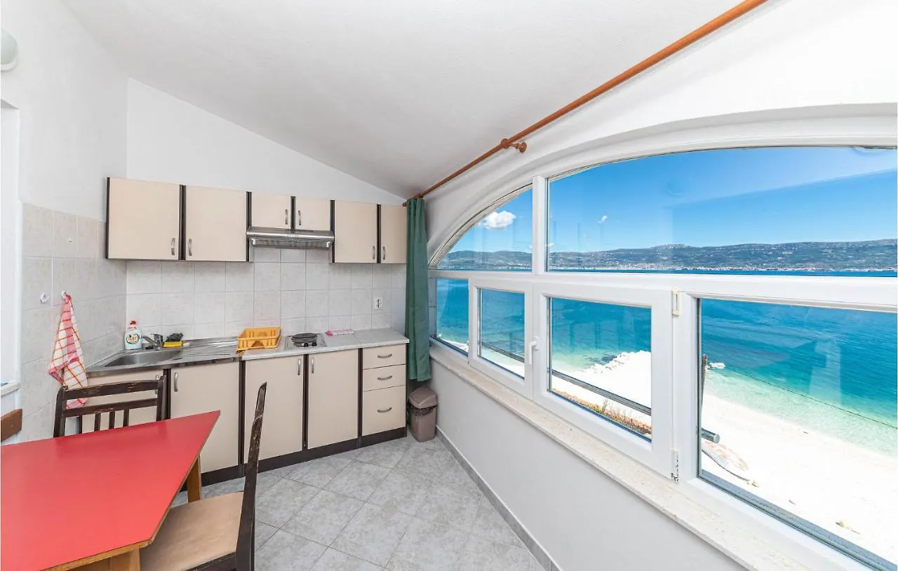 Cozy Apartment In Slatine With Wifi
